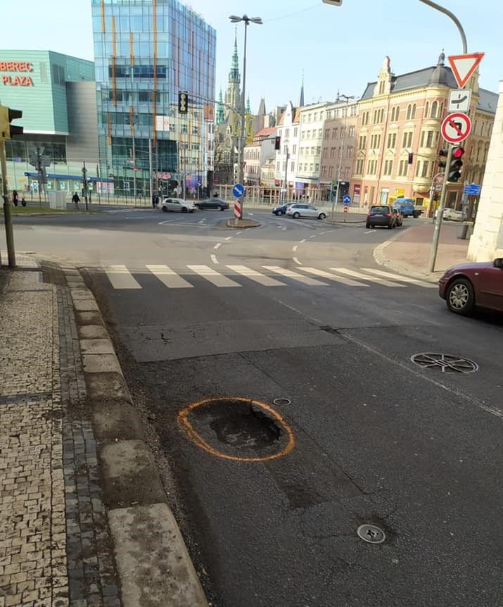 Proč je v Liberci tolik výtluků na silnicích?